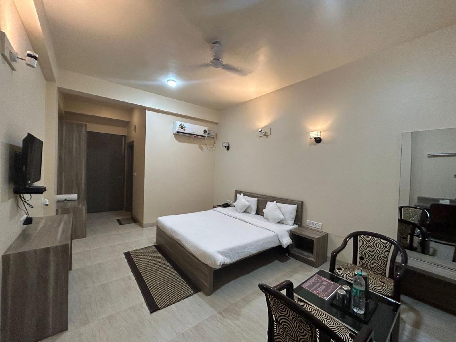 Shanti Niketan Salasar Juliāsar Exterior foto